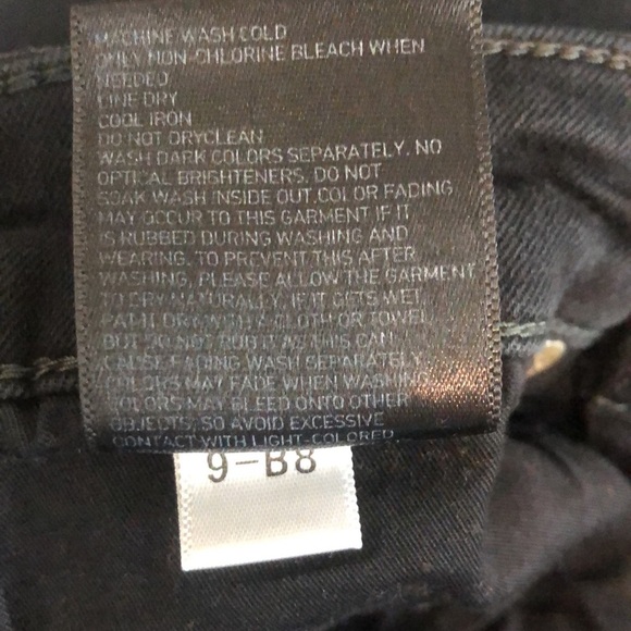 UNIQLO denim in black color - Picture 6 of 8